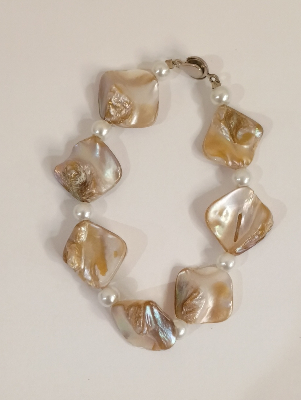 Teng Yue Mother-of-Pearl and Pearl Bead Bracelet - Vintage!